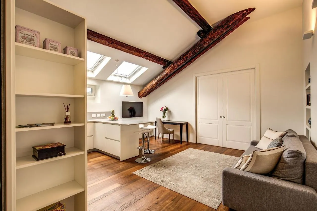הקונטקטים של Luxurious Apartment In Milan
